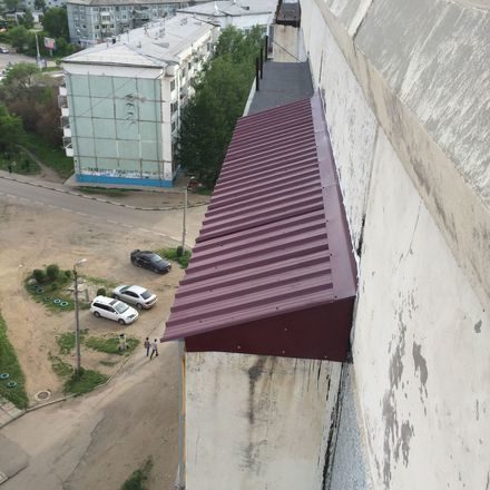 Демонтаж металлического ограждения и ремонт кровли балкона